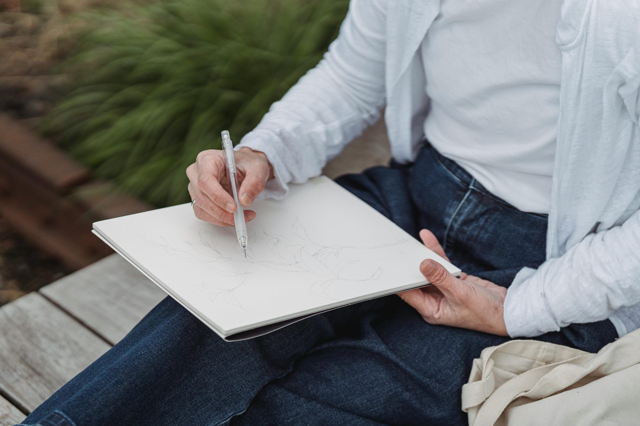 Best Sketchbooks for Beginners in 2026: What Actually Matters